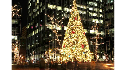 Luz da árvore de Natal na área pública ao ar livre