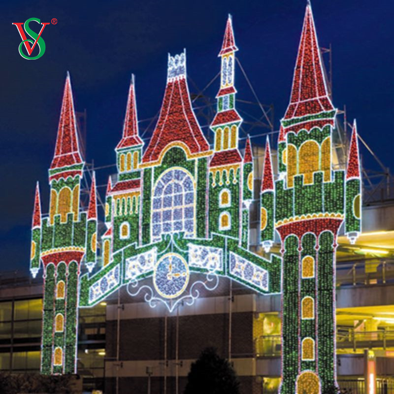 Decoração com motivos para o dia das bruxas ao ar livre Grande castelo torre escultura com motivos luzes