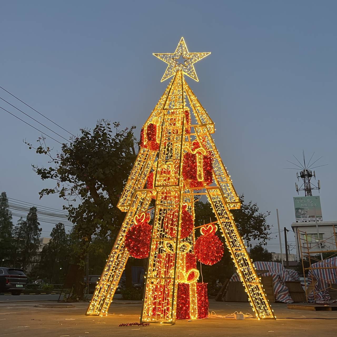 Árvore de Natal ao ar livre LED Iluminação decorativa à prova d'água para quadrados da cidade, eventos e displays comerciais